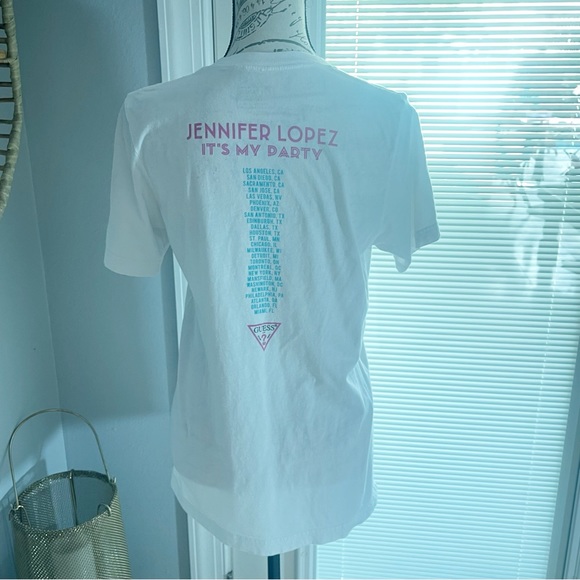 Guess Jennifer Lopez It’s My Party Tour J Lo Tee | Size S - Picture 10 of 11